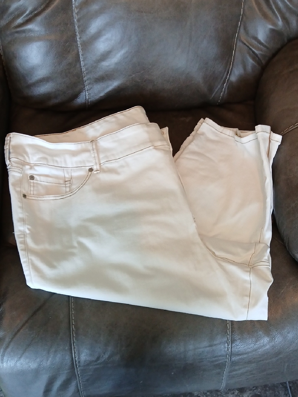torrid White Ankle Stretch Jeans with Branded Button Detail Sz 30